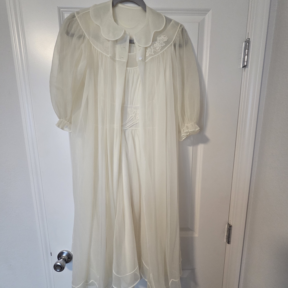 Elegant Vintage Peignoir Dress And Matching Robe